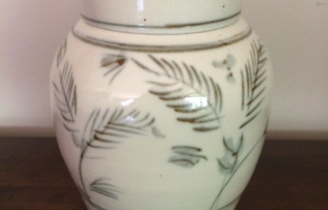Esias Bosch, A Porcelain Lidded Jar (h: 26cm)